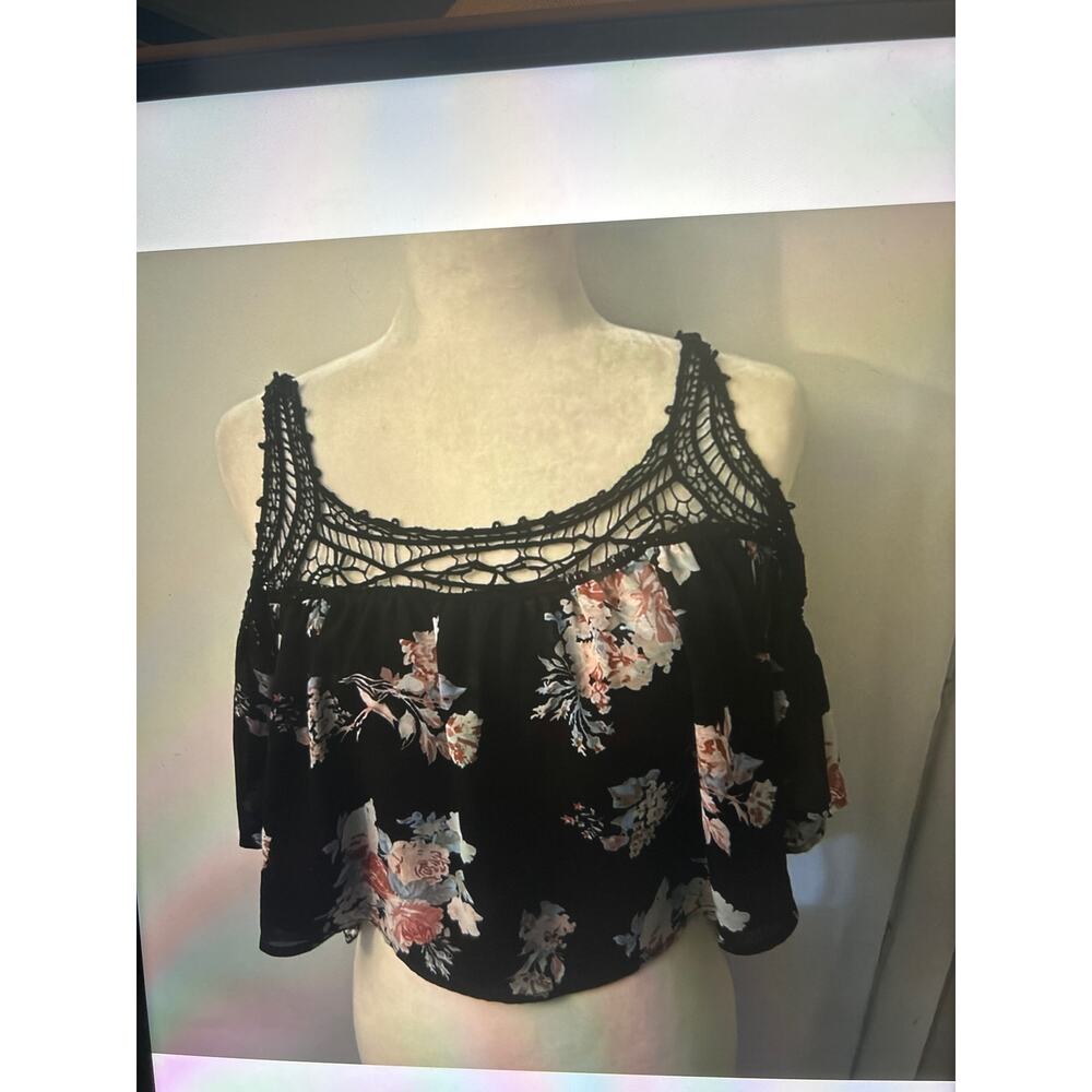 Rue 21 Black Cold Shoulder Lace Crop Top M Boho Costal Cowgirl Coconut Girl Twee
